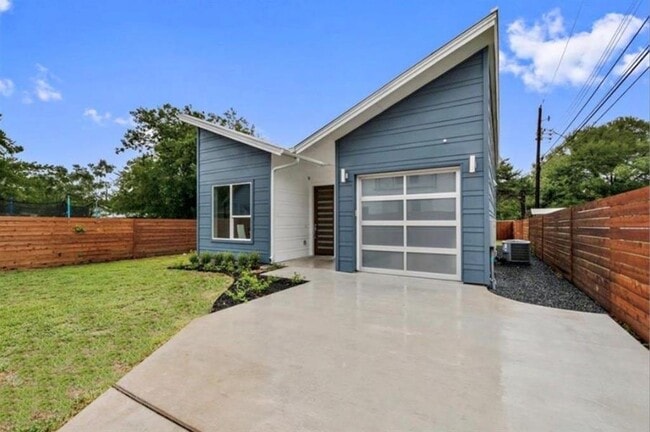 Building Photo - 1131 Mason Ave