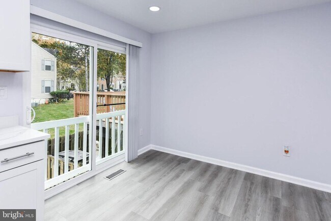 Building Photo - 915 Westlake Dr