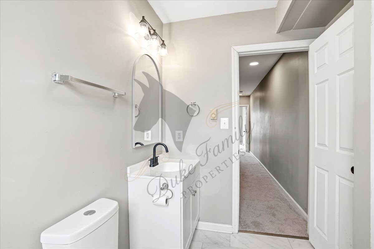 Building Photo - 608 N Queen St