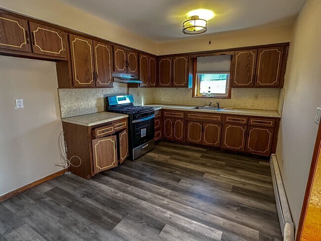 Building Photo - 325-327 John St