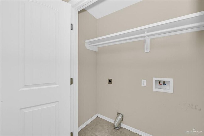 Building Photo - 1607 W Omni Ave