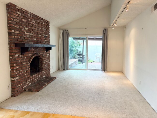 Building Photo - Welcome Home to a Desirable Whittier Community - Spacious 3-Bed, 2-Bath Townhome