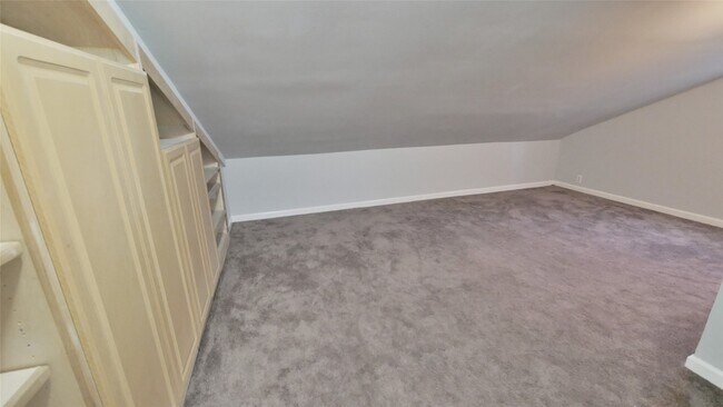 Building Photo - 8003 Oakwood Forest Dr