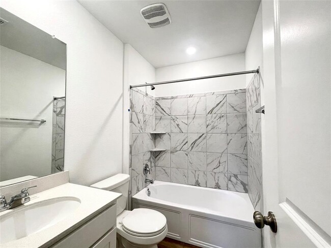 Building Photo - 305 Milliner Lp