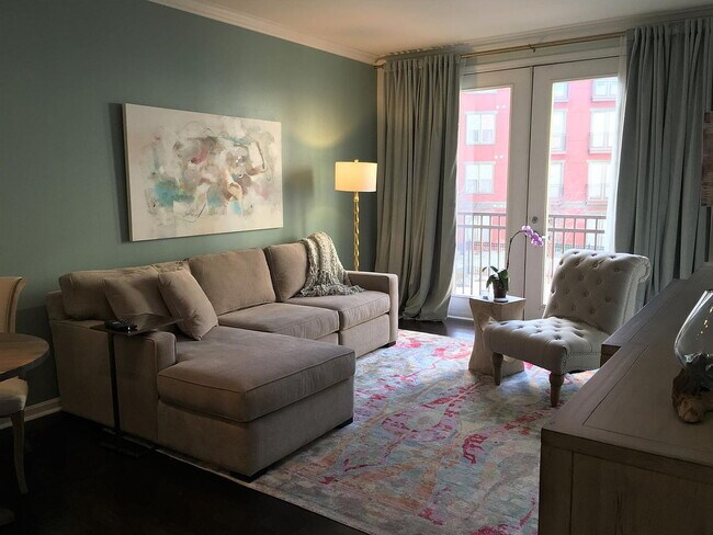 Building Photo - 1000 Providence Pl