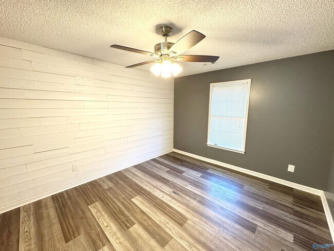 Building Photo - 103 Whisperwood Ln