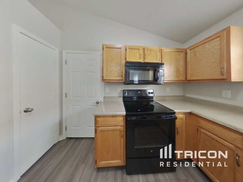 Building Photo - 6001 Liverpool Ln