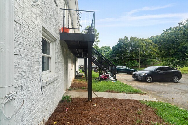 Building Photo - 1709 Golf Club Rd