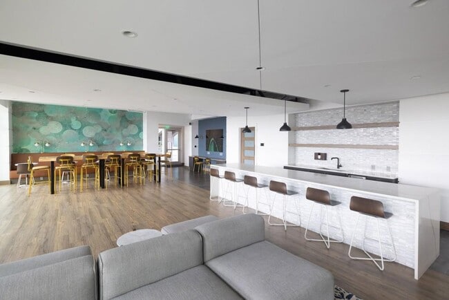 Building Photo - 943 Peachtree St NE