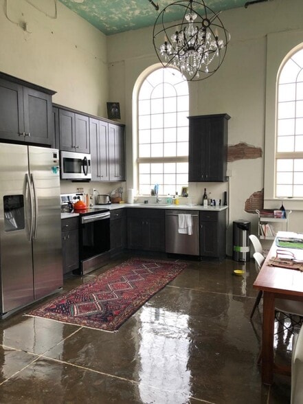 Building Photo - 1530 Main St