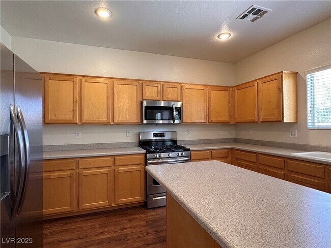 Building Photo - 2586 Highland Cliff Dr