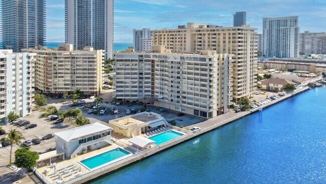 Primary Photo - 1825 S Ocean Dr