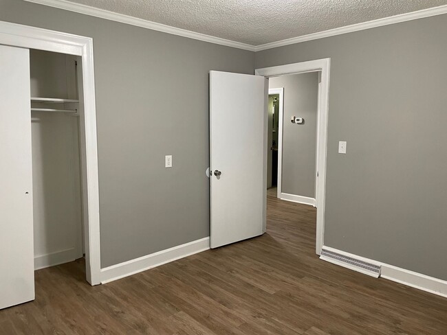 Building Photo - 3 BED, 1 BATH BRICK HOME IN RANDLEMAN!