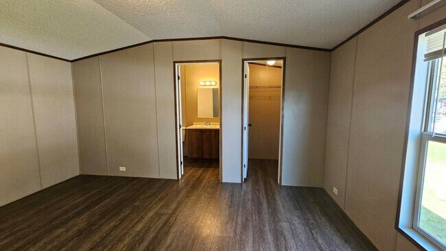 Building Photo - 2201 S Anna St