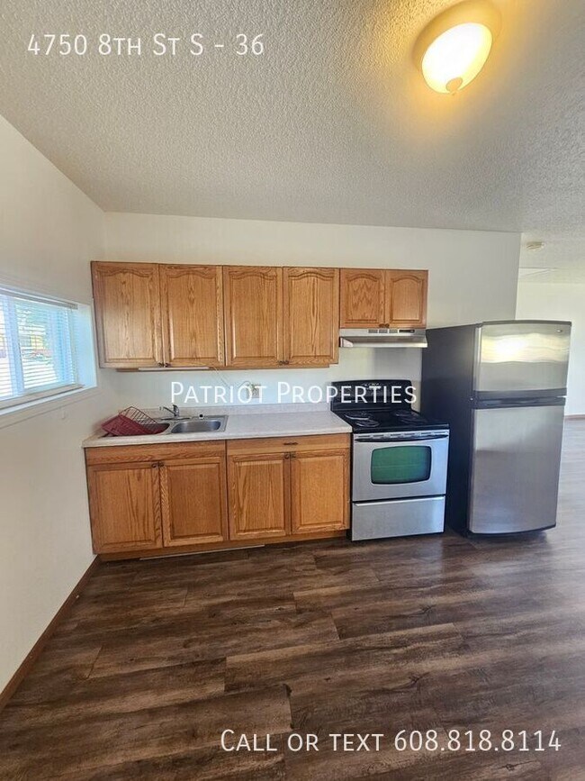 Primary Photo - 4750 8th St S