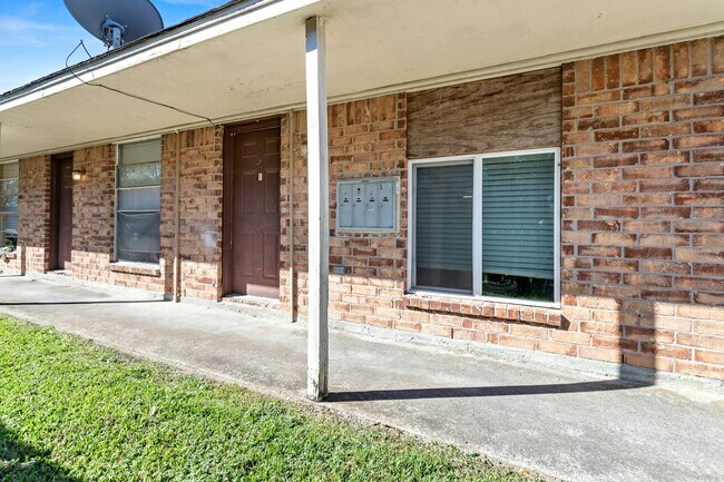 Building Photo - 1176 Oregon Ave