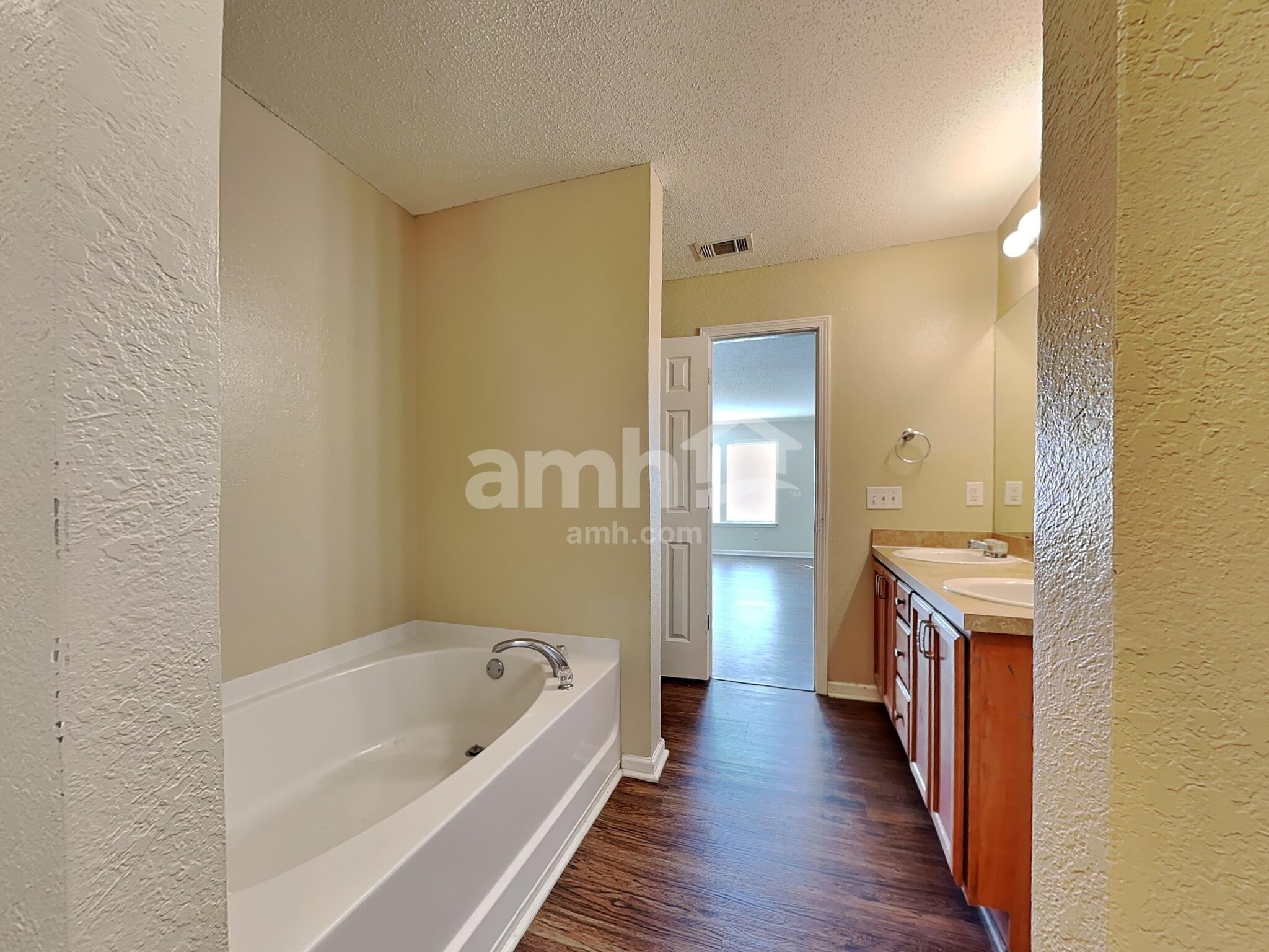 Building Photo - 509 Diamond Cut