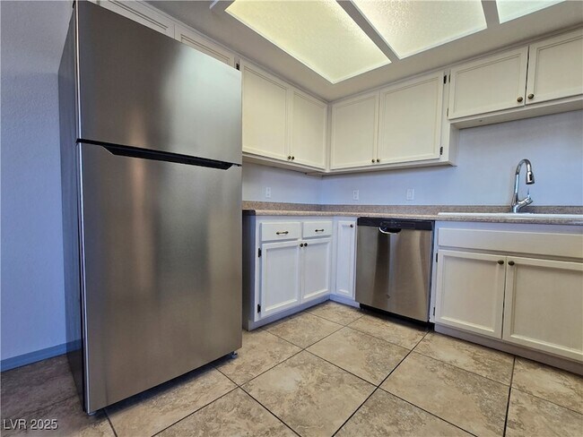 Building Photo - 3720 Snorkel Cir