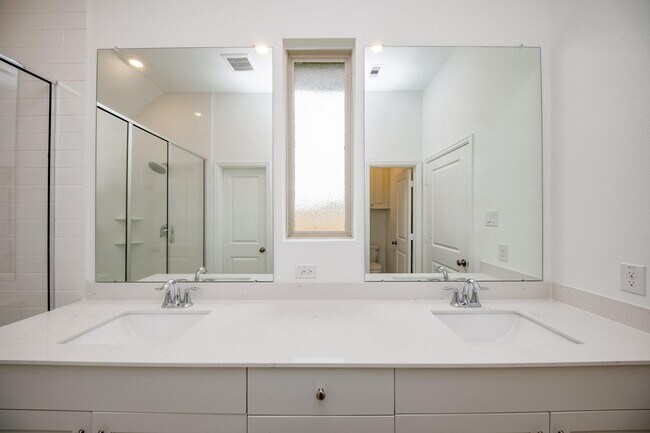 Building Photo - 3035 Ash Ray Dr