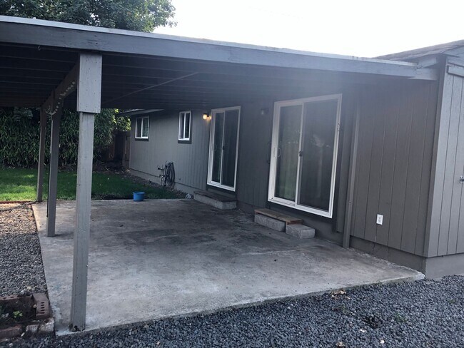 Building Photo - 3 bedroom 2 bathroom house in Thurston!