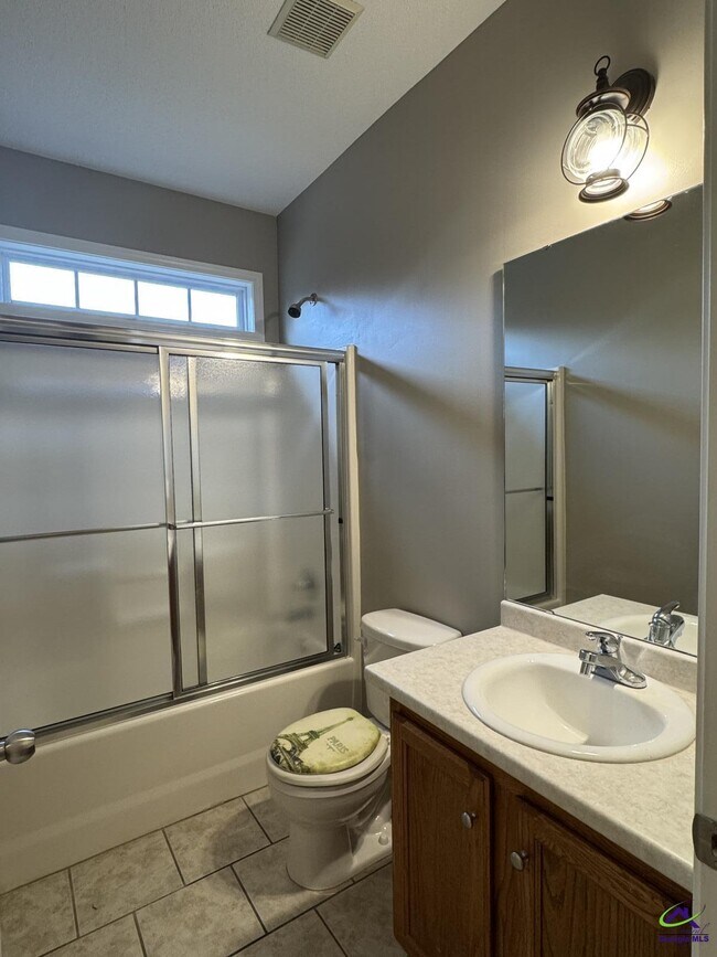 Building Photo - 106 Daventry Ln