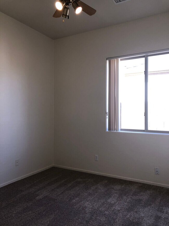 Building Photo - 5301 N Bremont Way