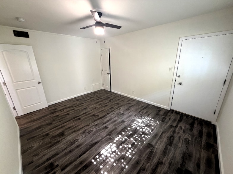 Building Photo - 1040 N Sierra Bonita Ave