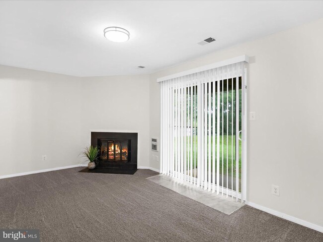 Building Photo - 855 De Franceaux Harbour