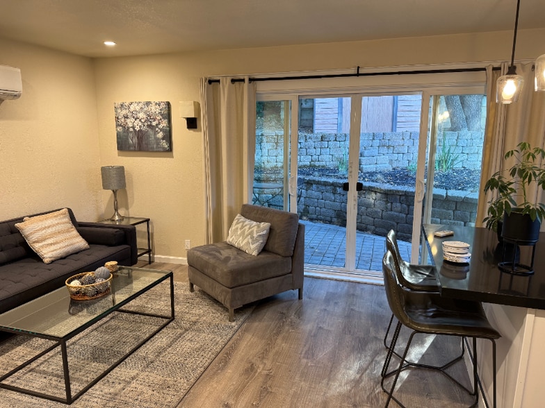 Building Photo - 779 Hamilton Dr