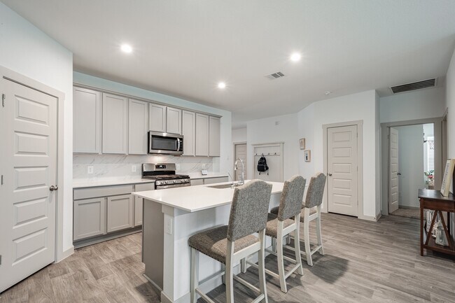 Building Photo - 607 Hidden Brk Dr