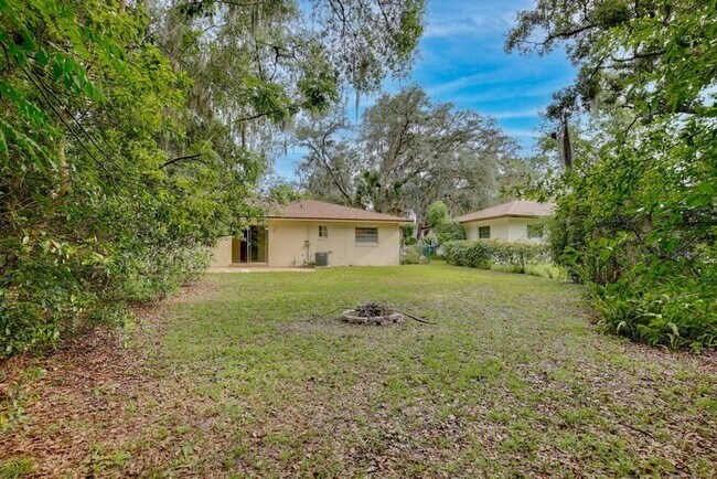 Building Photo - Spacious Duplex with 2-Car Garage in Longwood!