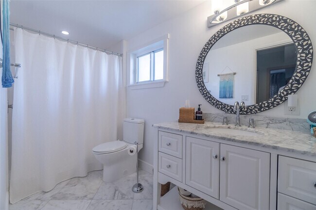 Building Photo - 6520 N Ocean Blvd