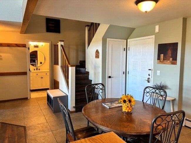 Building Photo - Long Term Rental- Buffalo Ridge/Village 403CC