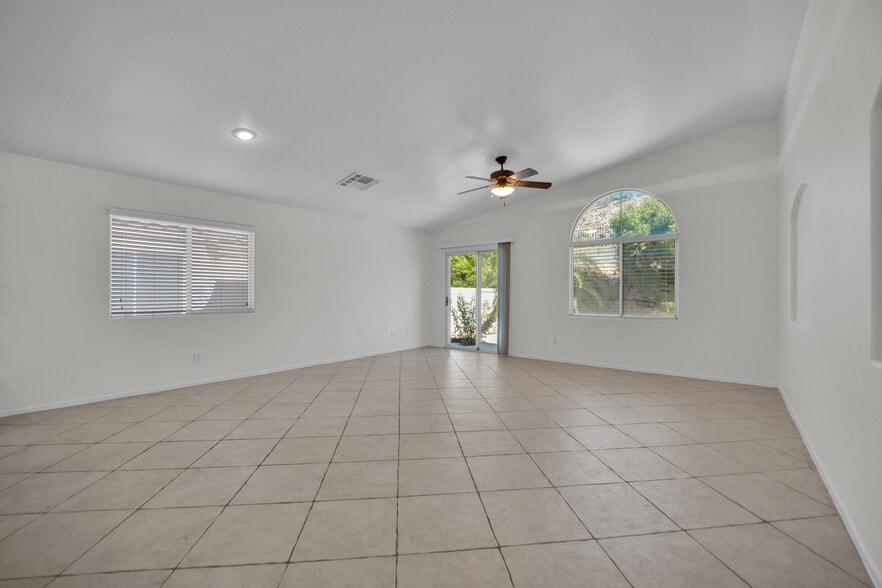 Building Photo - 1542 Misty Sky Dr