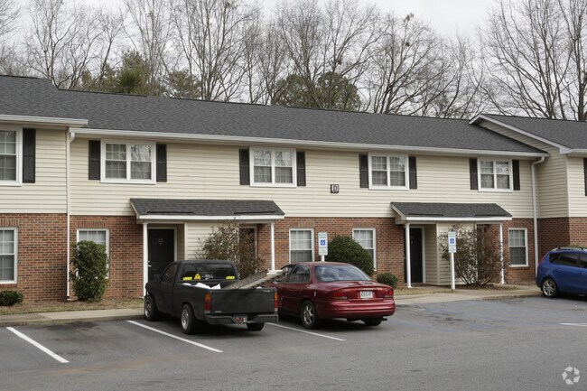 Primary Photo - Woodruff Arms Apartments