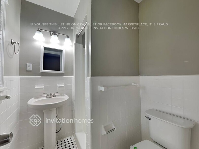 Building Photo - 3450 Glenwood Rd