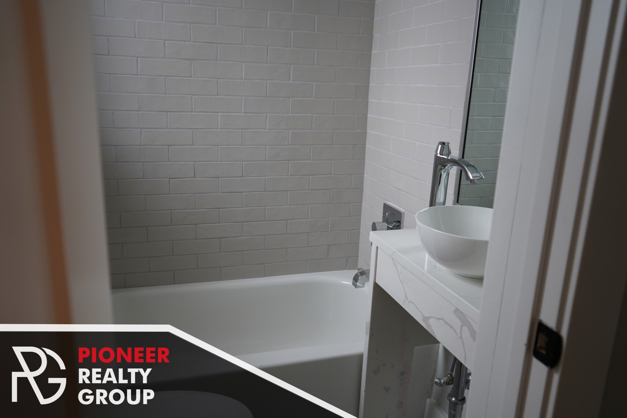 Building Photo - 501 W Belmont Ave