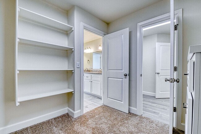 Building Photo - 3112 Pebble Pond Dr