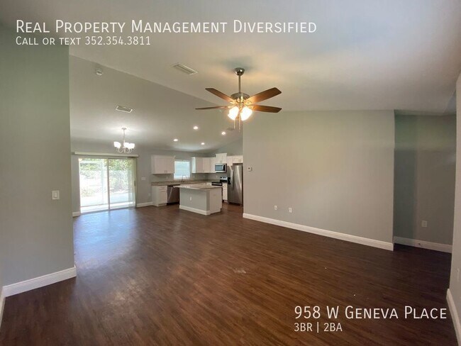 Building Photo - 958 W Geneva Pl