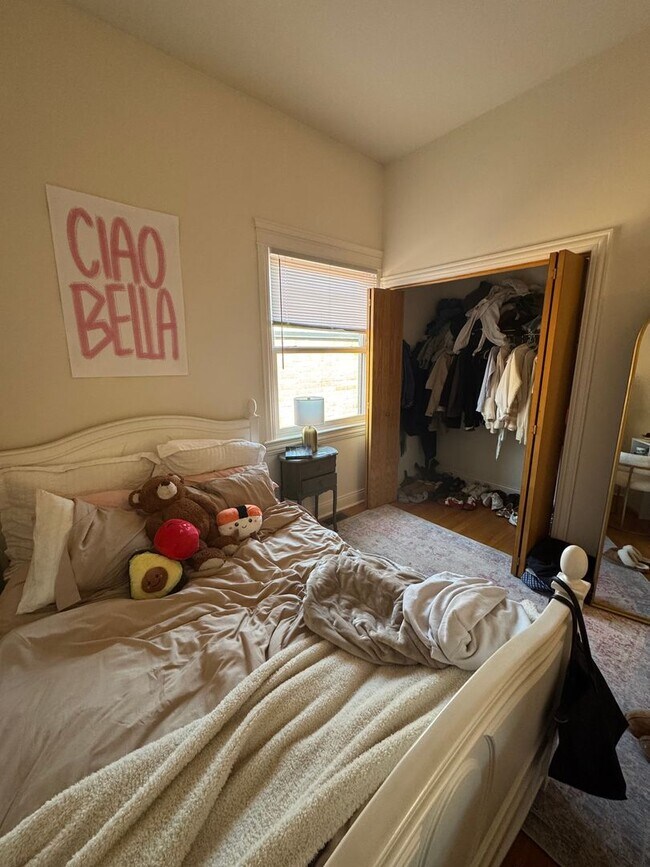 Building Photo - 4 Bedroom, 3 Bathroom Impressive Lincoln P...