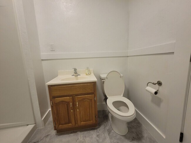 Building Photo - Charming 2 bed 1 bath