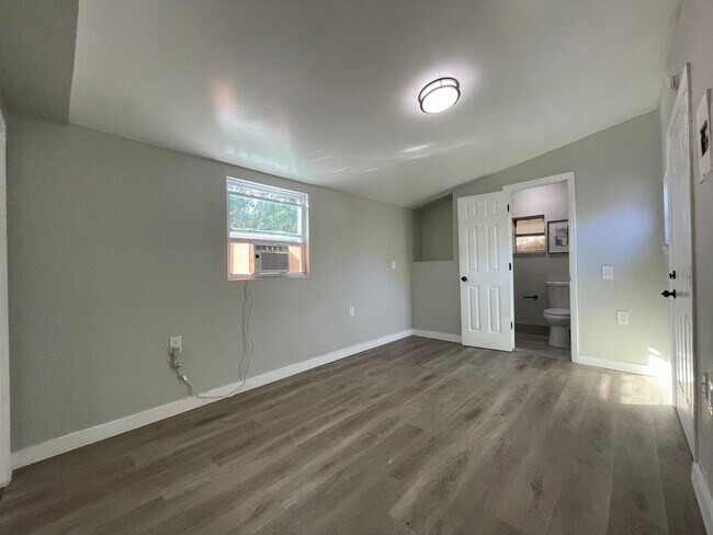 Building Photo - 1203 38th St