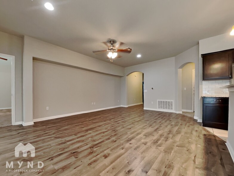 Building Photo - 351 Langely