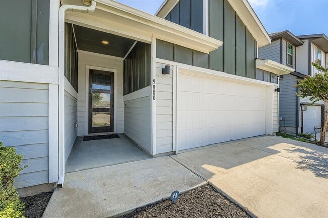 Building Photo - 9800 Grapevine Leaf Dr