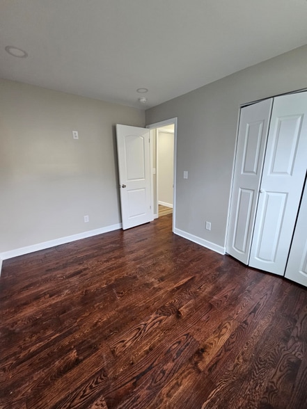 Building Photo - 4904 Sherman Oaks Dr