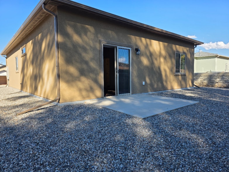 Building Photo - 2647 B 1/2 Rd