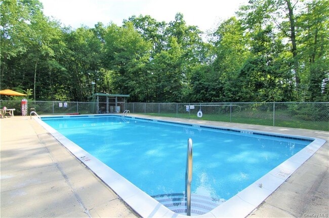 Building Photo - 434 Fox Run Ln