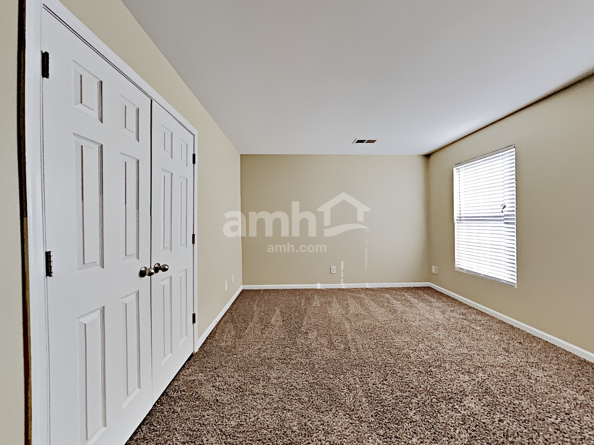 Building Photo - 1048 Oakhall Dr
