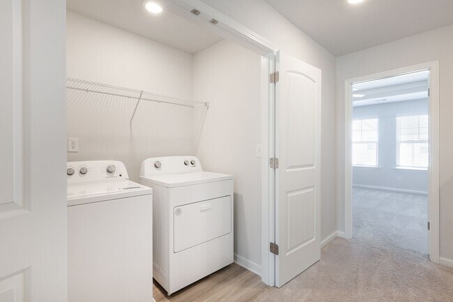 Building Photo - Newly Constructed 3bd/3.5ba w/ Gym, Min From Airport and Downtown Hapeville!