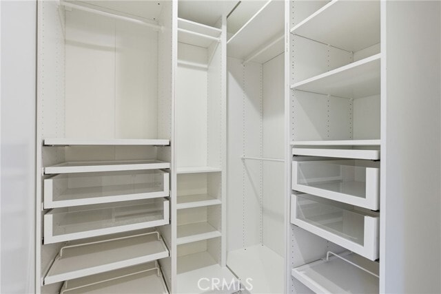 Building Photo - 17546 Kittridge St